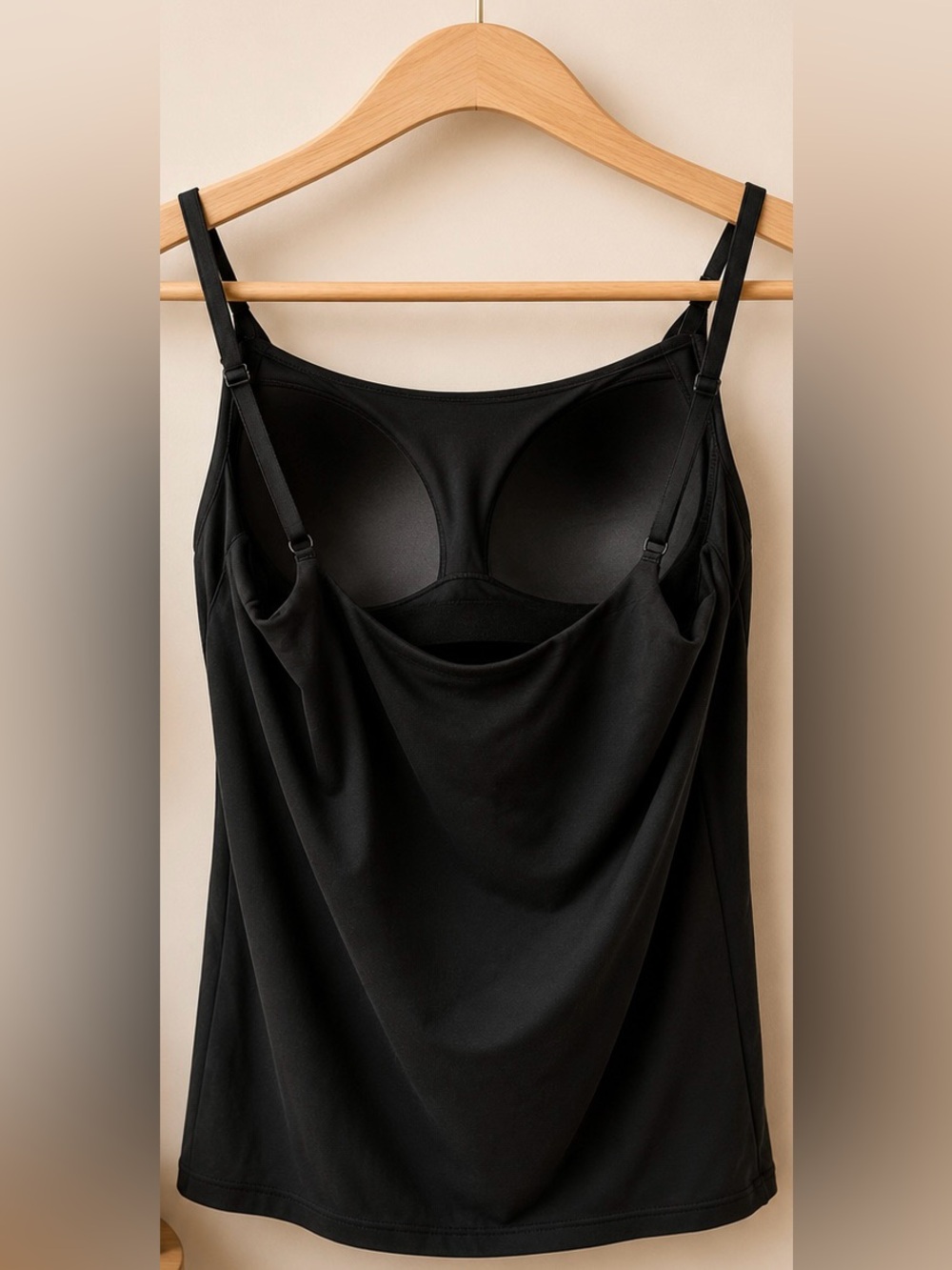 Uniqlo AIRism Black Camisole Tank Top Built-In Bra Adjustable Straps Size Medium - Picture 3 of 5